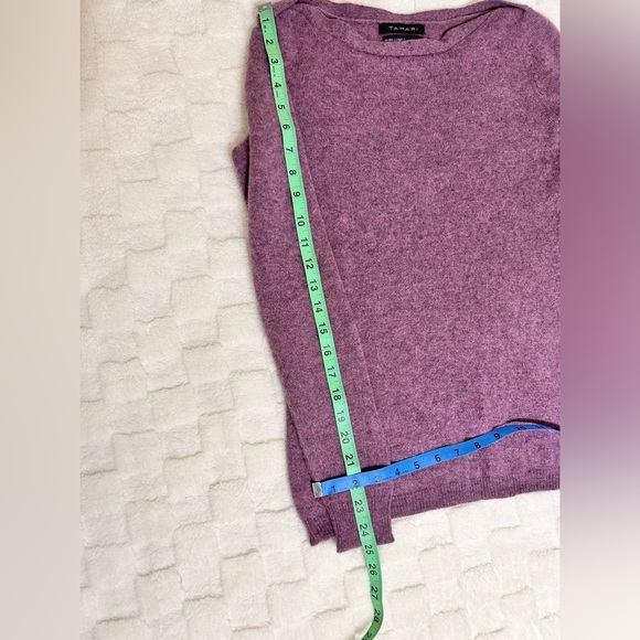 Tahari Purple Crew Neck Sweater with Elegant Texture  💯 CASHMERE - Picture 2 of 10